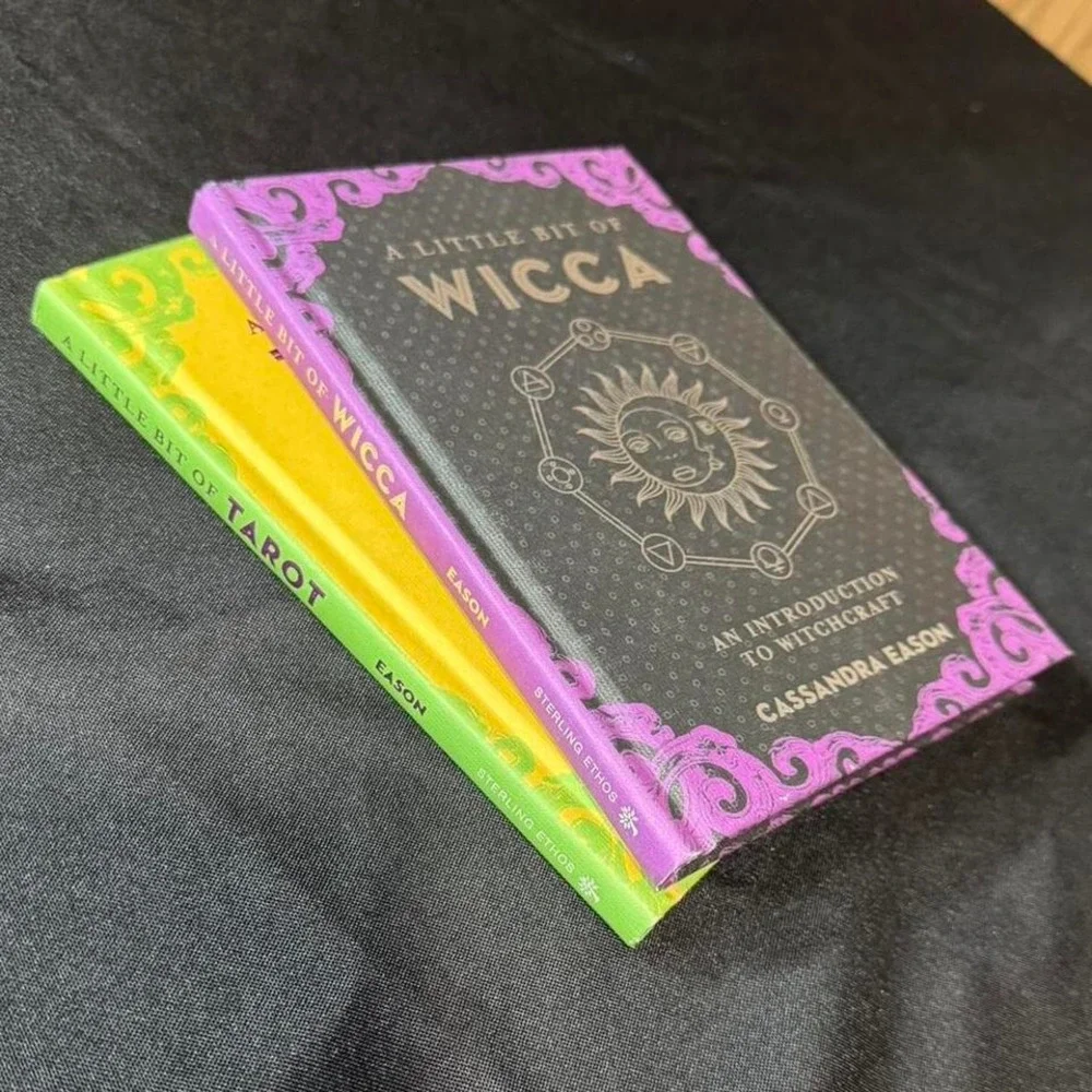 A Little Bit of Tarot and A Little Bit of Wicca book‎ set